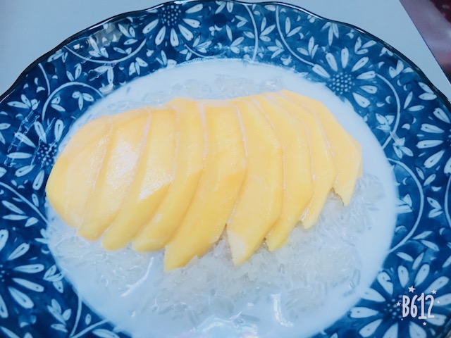Order Mango with Coconut Sticky Rice food online from Pho Thai-Lao Kitchen store, Maywood on bringmethat.com