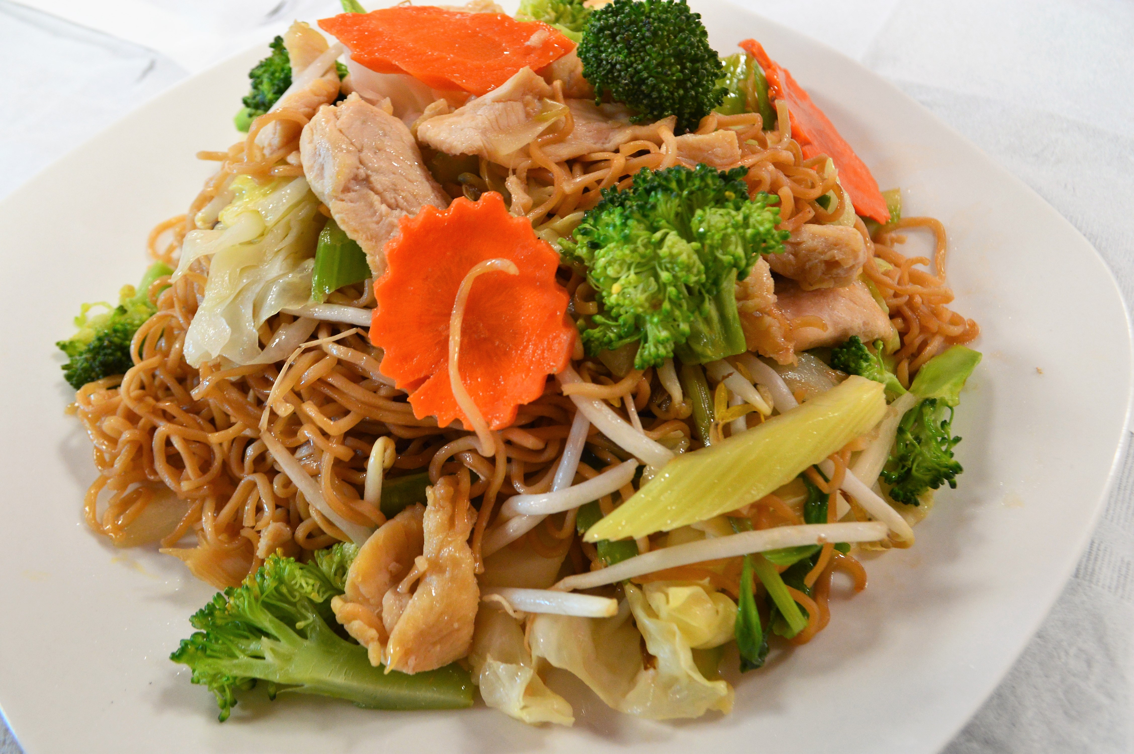 Order 42. Chow Mein food online from Rialto Thai Kitchen store, Rialto on bringmethat.com