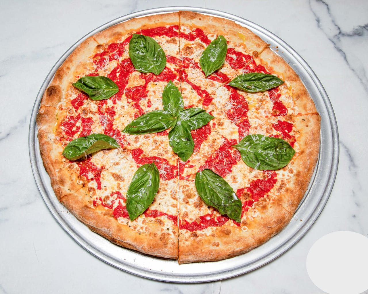 Order Margherita Pizza - 18'' food online from Avenue x pizza & grill-atomic wings store, Brooklyn on bringmethat.com