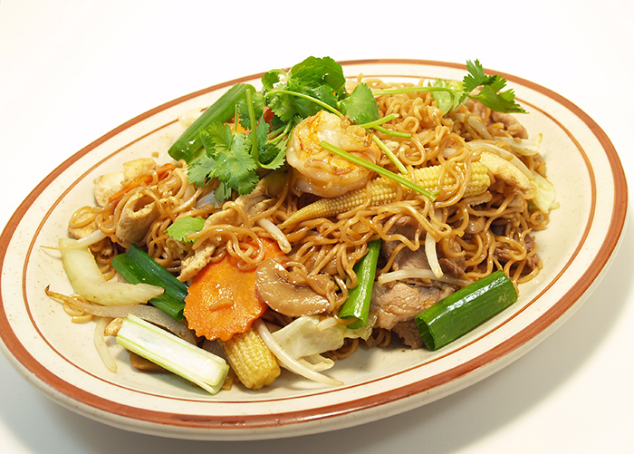 Order Chow Mein food online from Sa Ung Thai Restaurant store, Harbor City on bringmethat.com