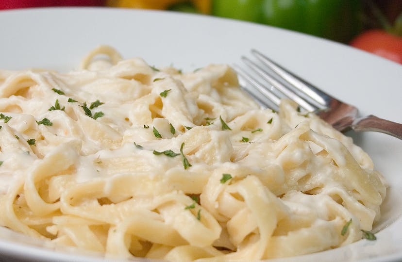 Order Fettuccine Alfredo - Pasta food online from NYPD Pizza store, Orlando on bringmethat.com