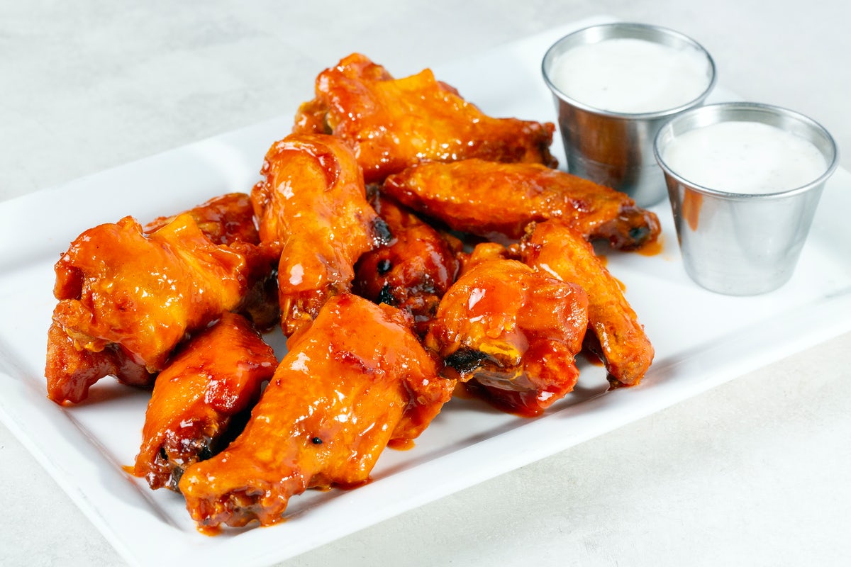 Order JOHNNY'S 15 MINUTE WINGS food online from Johnny Carino store, Houston on bringmethat.com