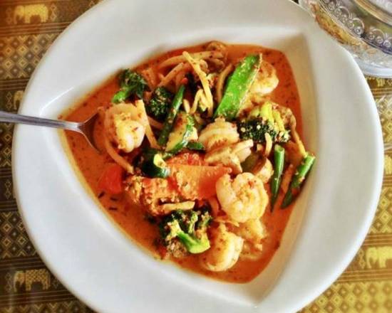 Order Red Curry food online from Wakai's Asian Fusion store, Mankato on bringmethat.com