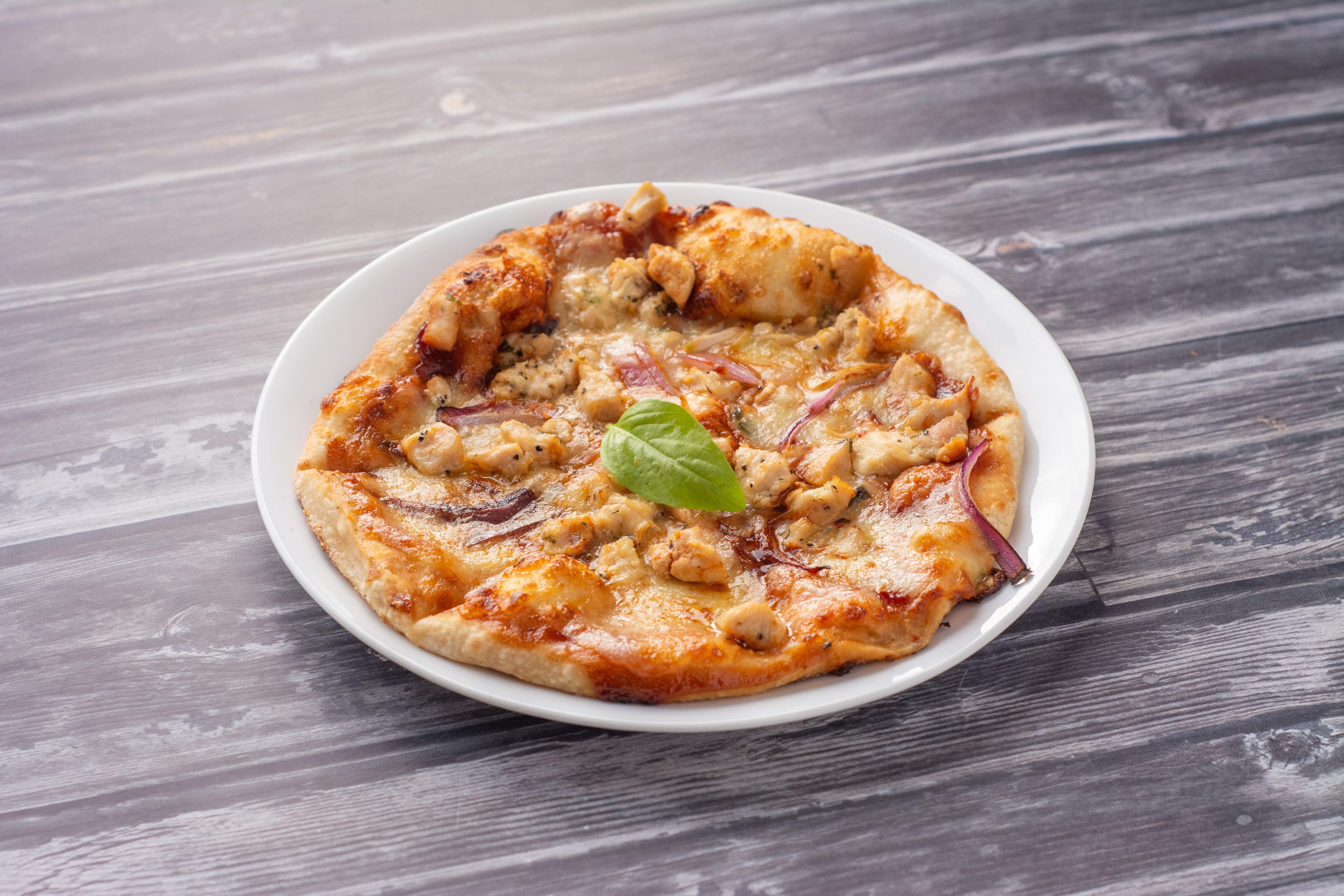 Order BBQ Chicken Pizza food online from Mama D Italian store, Hermosa Beach on bringmethat.com