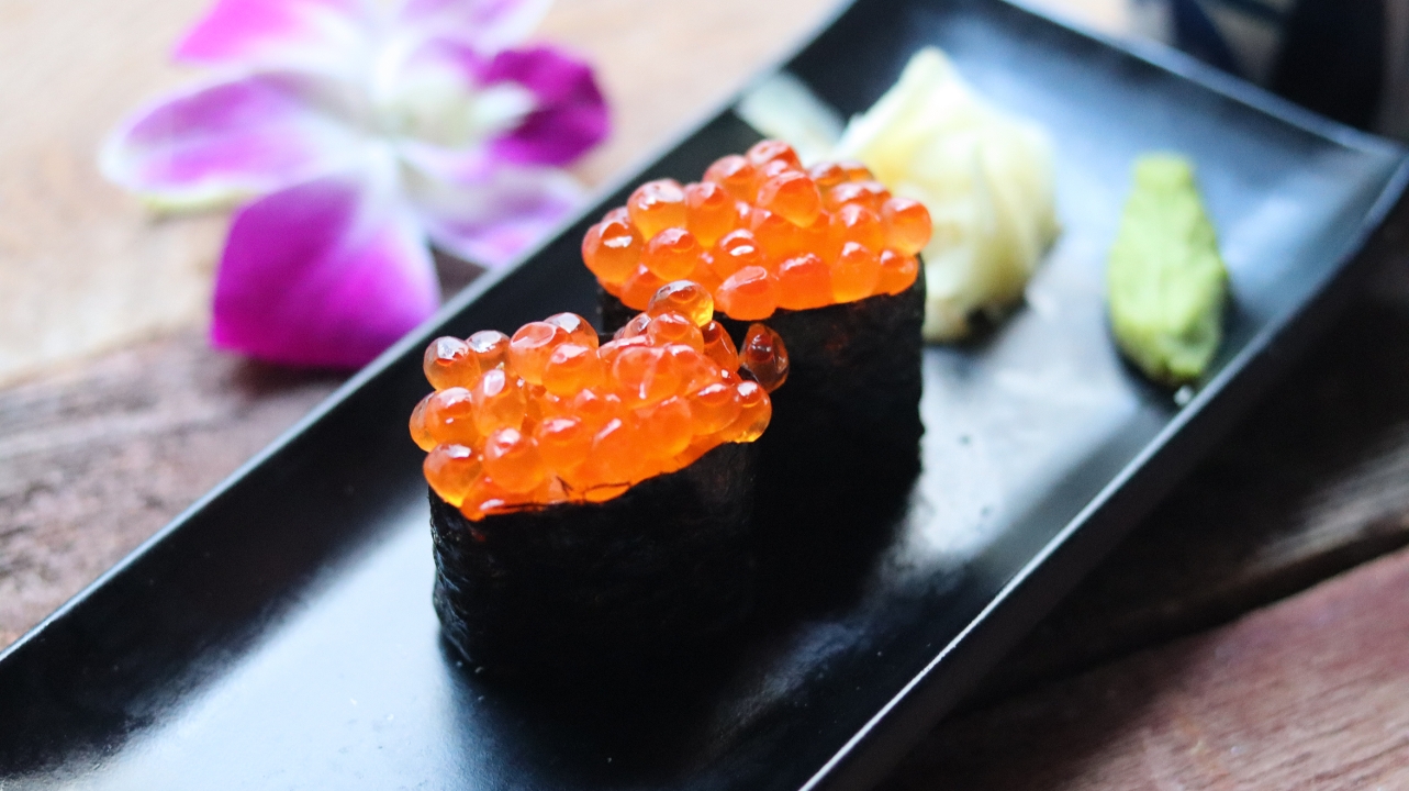 Order Flying Fish Roe Sushi food online from Wok and Roll store, Washington on bringmethat.com