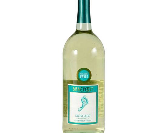 Order Barefoot Moscato, 1.5L wine (9% ABV) food online from 50th Street Liquor, Beer & Wine store, Lubbock on bringmethat.com