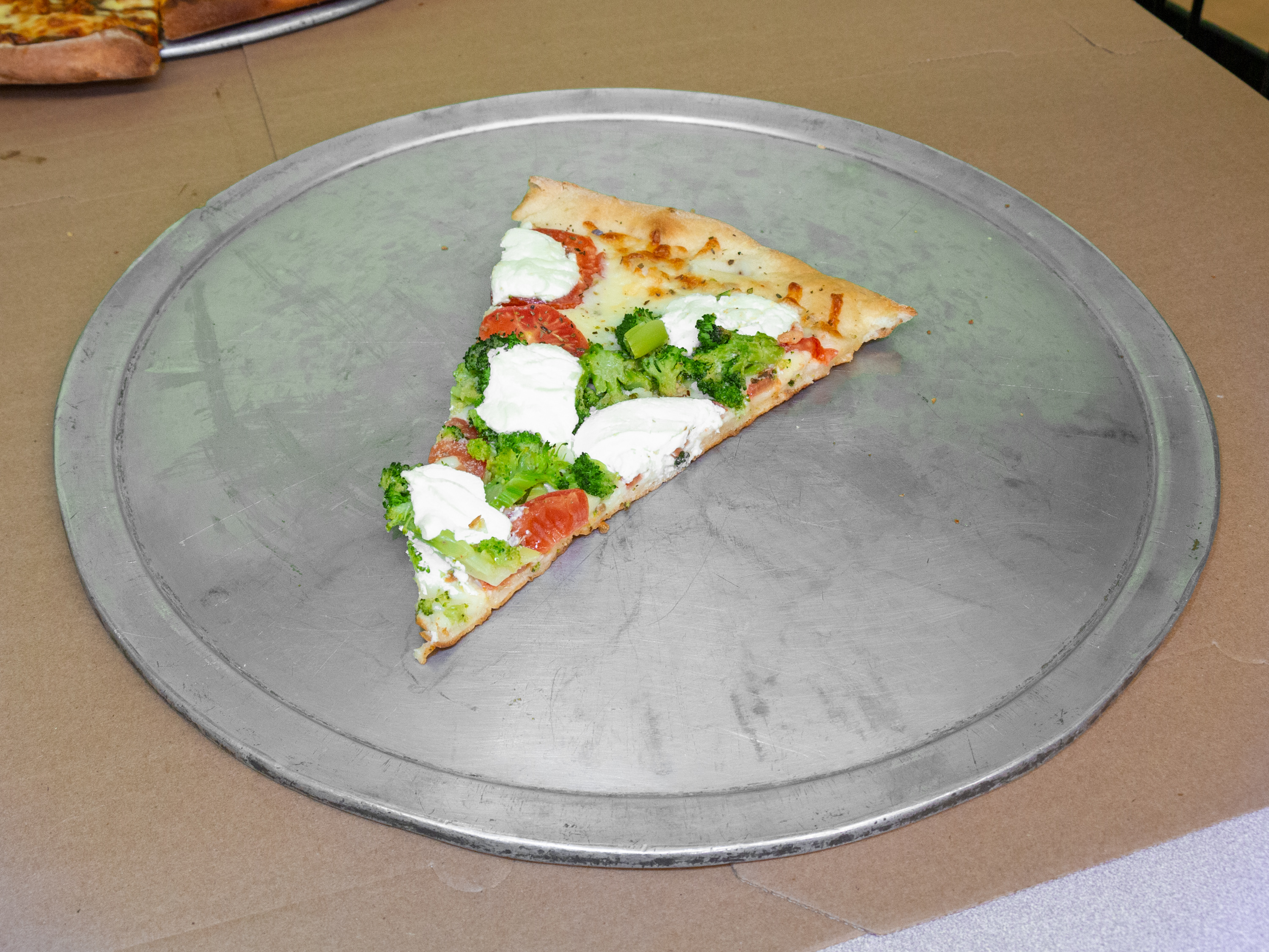 Order White Veggie Broccoli Pizza food online from Mamma Gina Pizza store, New Castle on bringmethat.com