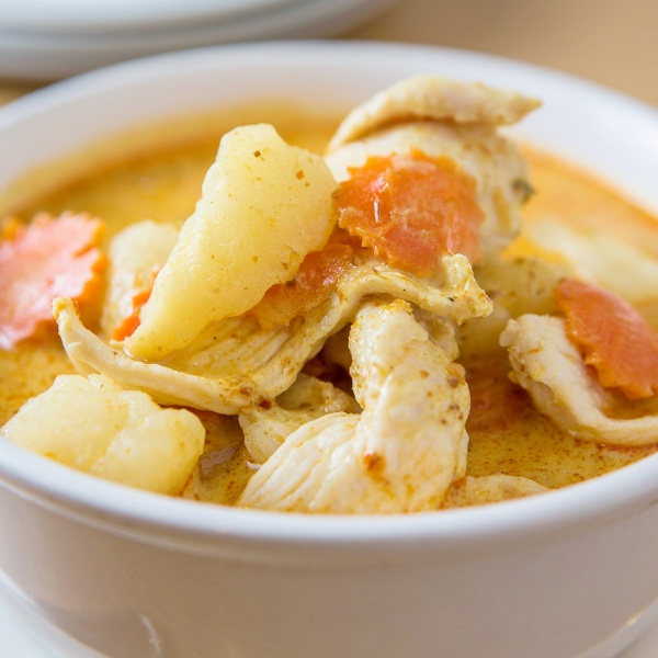 Order 33. Yellow Curry food online from Top Thai Cuisine store, Reseda on bringmethat.com