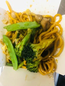 Order 27. Vegetable Lo Mein 菜撈面 food online from Golden China store, Lincoln on bringmethat.com