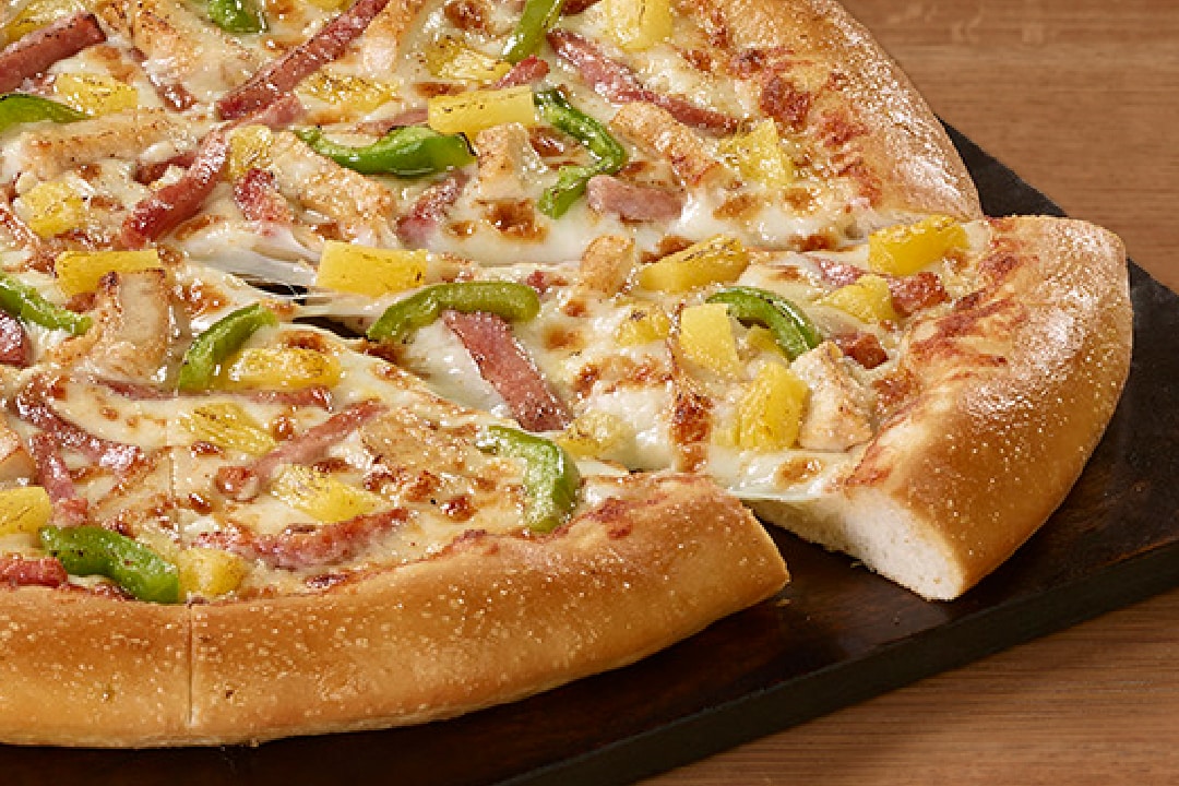 Order 14" Hawaiian Chicken® Pizza food online from Pizza Hut store, Frankfort on bringmethat.com