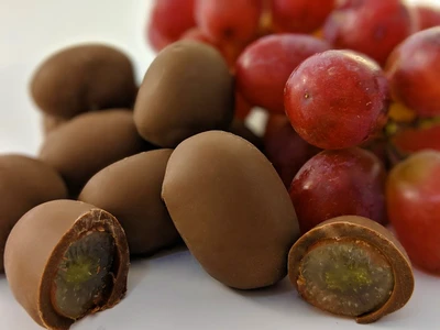 Order Chocolate Covered Grapes food online from Pulakos Chocolates store, Erie on bringmethat.com