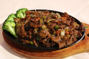 Order SZ 2. Sizzling Beef with Black Pepper food online from House Malaysian store, Cliffside on bringmethat.com