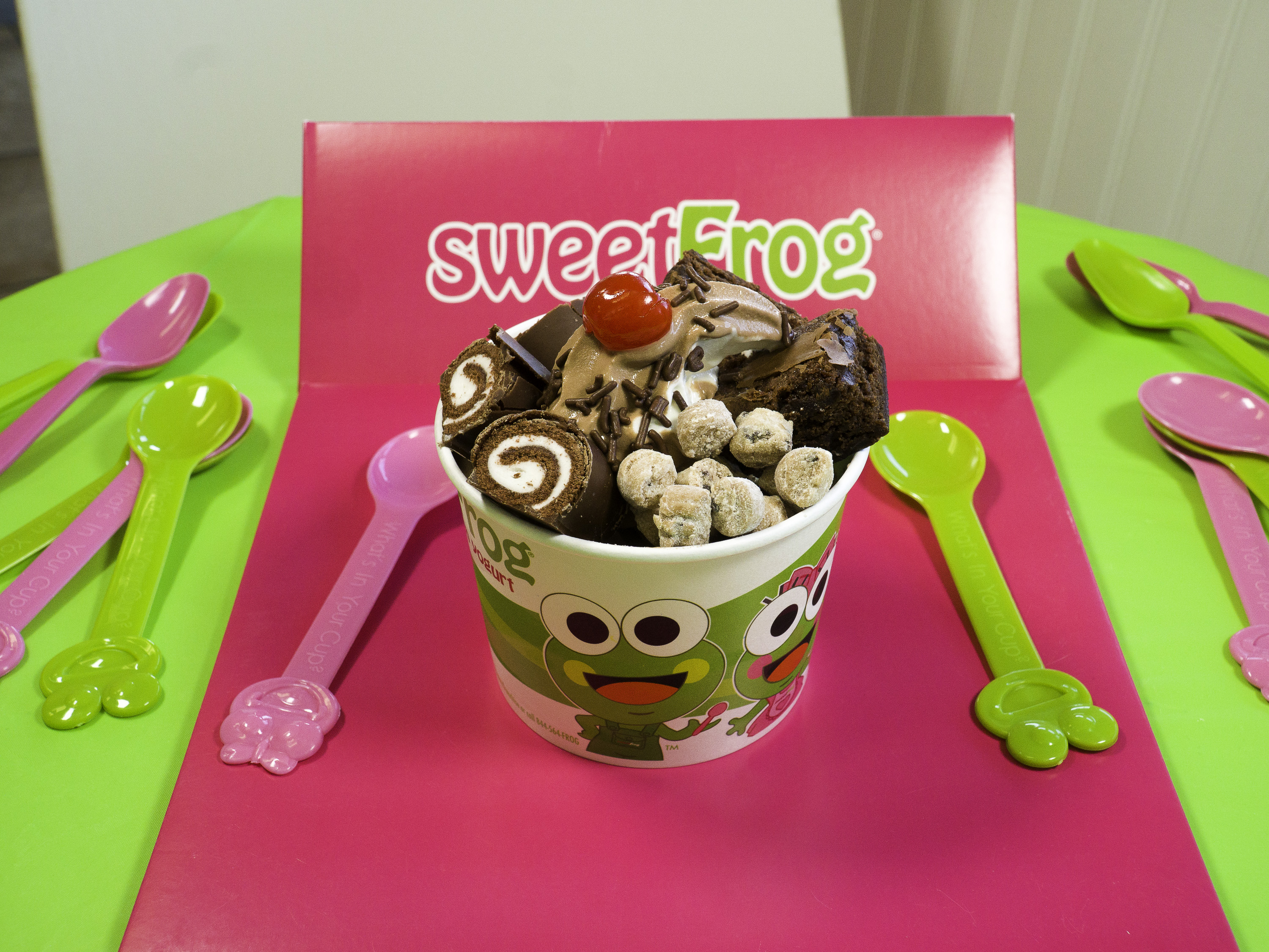 Order Green Cup Frozen Yogurt food online from Sweetfrog store, Hanover on bringmethat.com