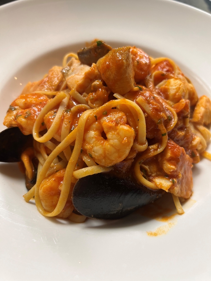 Order Linguini Seafood food online from Roma store, Menlo Park on bringmethat.com