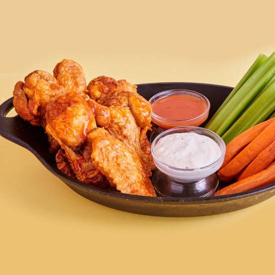 Order Hot Wings food online from Lorenzo Of New York Pizza store, Oakland on bringmethat.com
