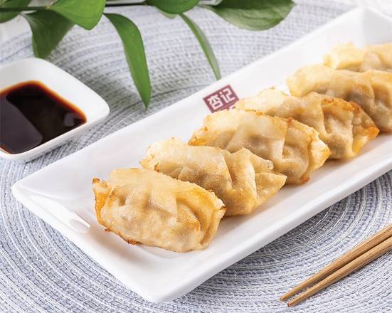 Order W1 - Crispy Gyoza 黃金餃子 food online from Sweethoney Dessert store, Alhambra on bringmethat.com