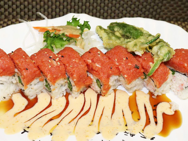 Order Samurai Roll food online from Sushiraw store, Los Angeles on bringmethat.com