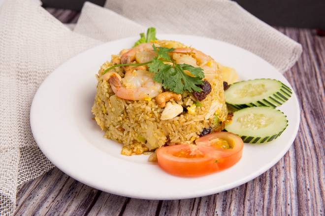 Order Pineapple Fried Rice food online from King Of Thai Noodle store, San Francisco on bringmethat.com