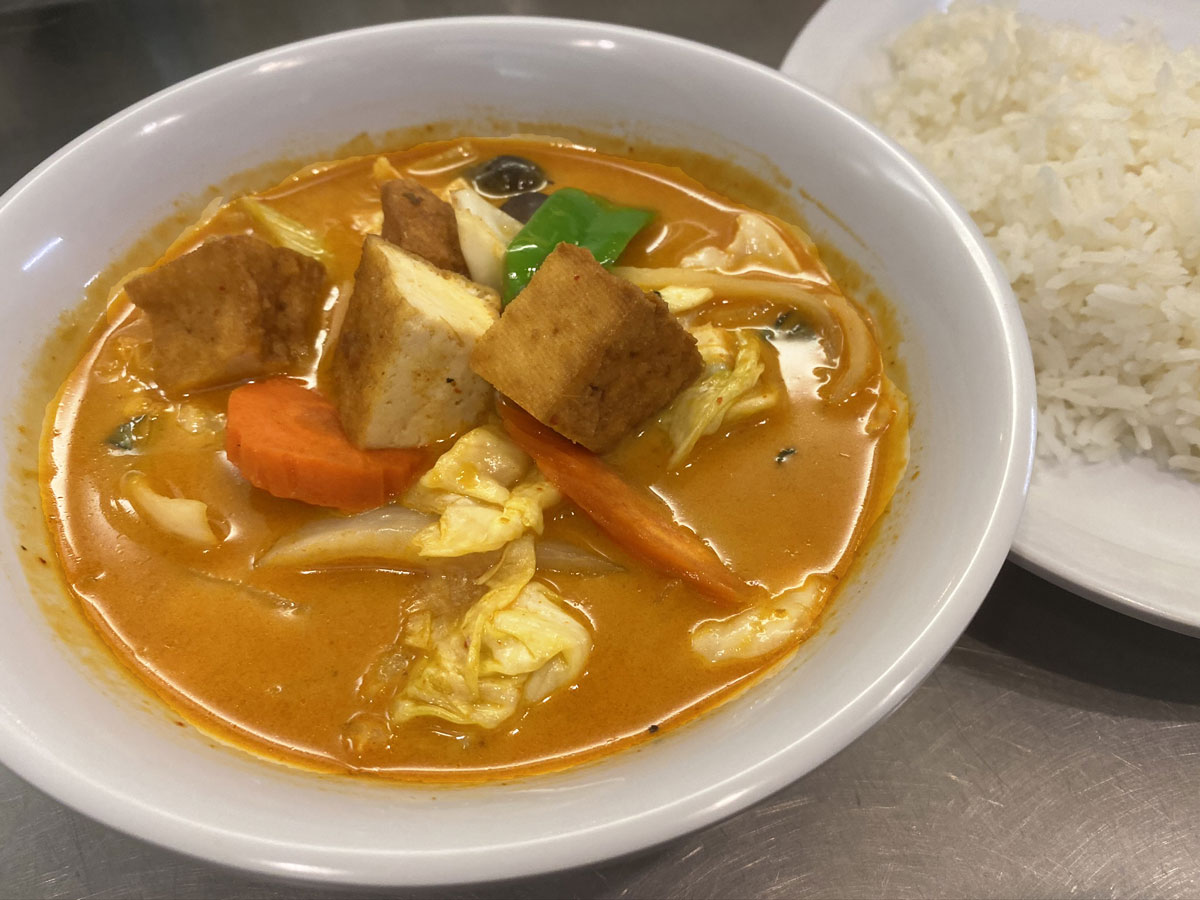 Order 30. Red Curry Tofu food online from Thai Basil Cuisine store, Berkeley on bringmethat.com