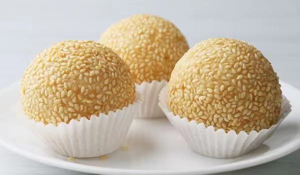 Order Deep Fried Sesame Ball   芝麻煎堆 food online from Dim Sum Club store, San Francisco on bringmethat.com