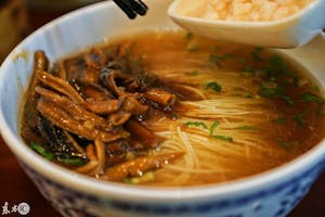 Order K20. Braised Eel with Noodle 鱔糊面 food online from Garage Restaurant store, San Gabriel on bringmethat.com