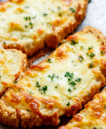 Order Garlic Cheese Toast food online from Mazzio Italian Eatery store, Norman on bringmethat.com