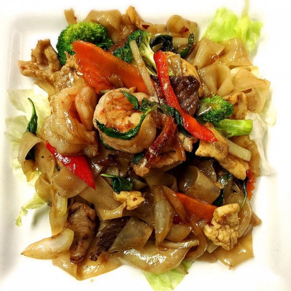 Order Spicy Basil Noodle food online from Pad Thai Restaurant store, Santa Ana on bringmethat.com