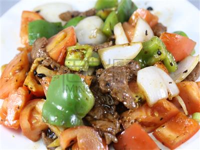 Order Tomato and Green Pepper with Beef food online from MingHin Cuisine - Lakeshore East store, Chicago on bringmethat.com