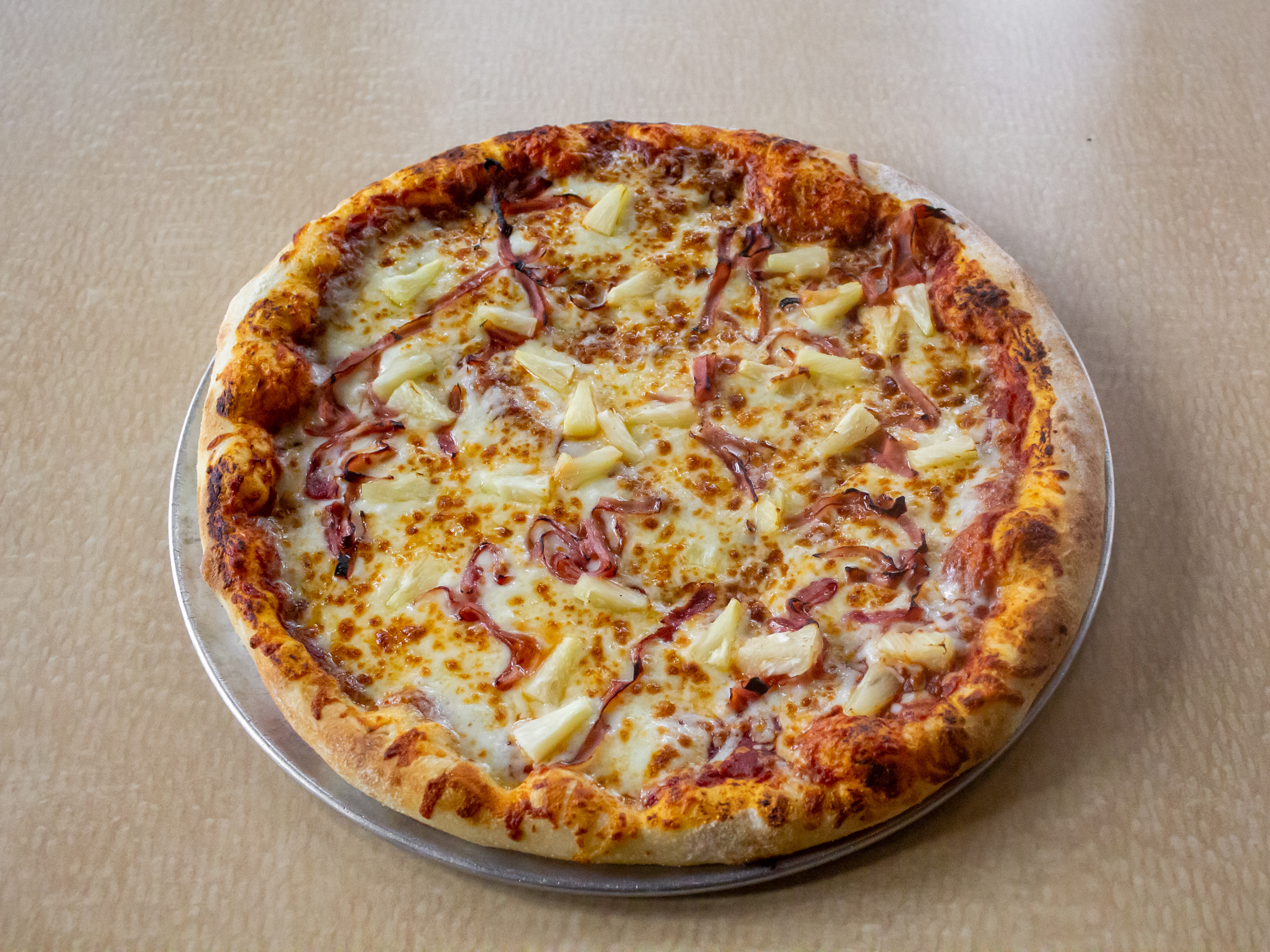 Order Hawaiian pineapple with ham and red or white sauce pizza (whole only sliced 8 ) food online from 1872 Cafe store, Rochester on bringmethat.com