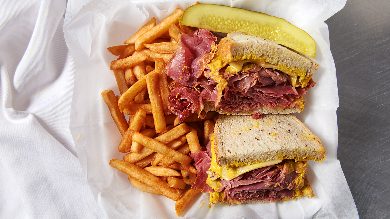 Order Hot Corned Beef Sandwich food online from Chillie's Deli store, Cleveland on bringmethat.com