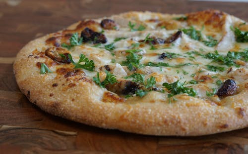 Order Roasted Garlic Chicken Pizza - Small 10" food online from Zpizza store, Newport Beach on bringmethat.com