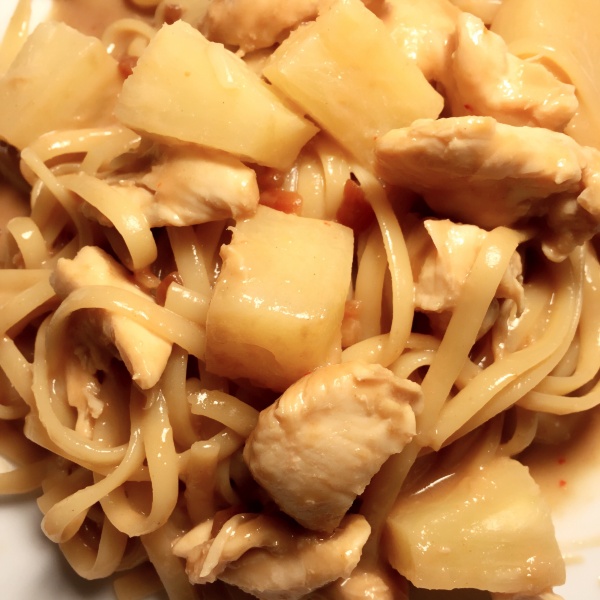 Order Linguine with Chicken and Thai Peanut Sauce food online from Melanee Thai store, Los Angeles on bringmethat.com