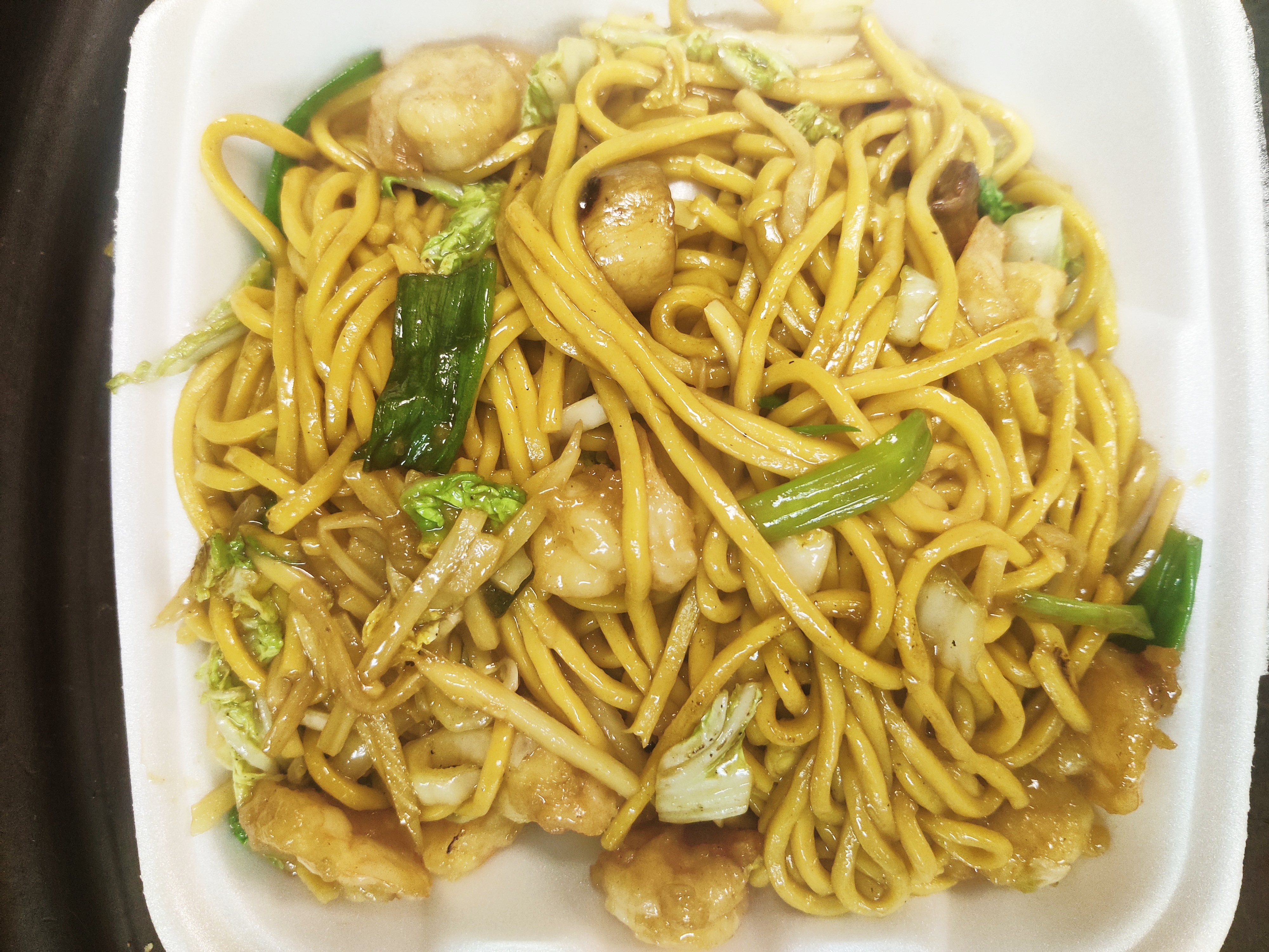Order 26. Shrimp Lo Mein food online from Chang's Chinese Restaurant store, Tuscaloosa on bringmethat.com