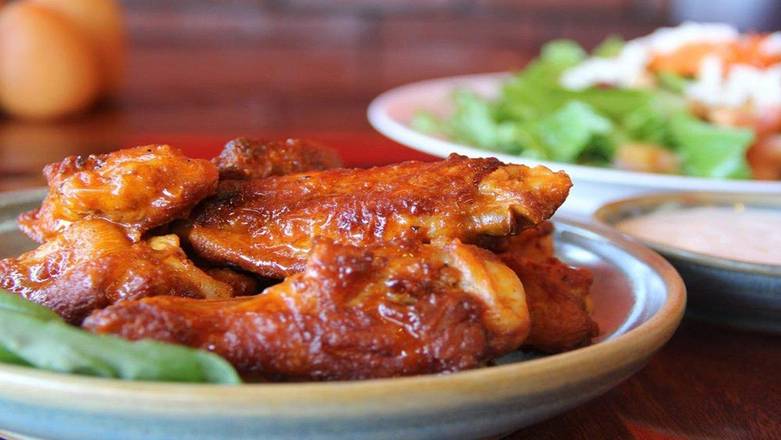 Order Oven-baked wings food online from Fat Tomato Pizza store, Los Angeles on bringmethat.com