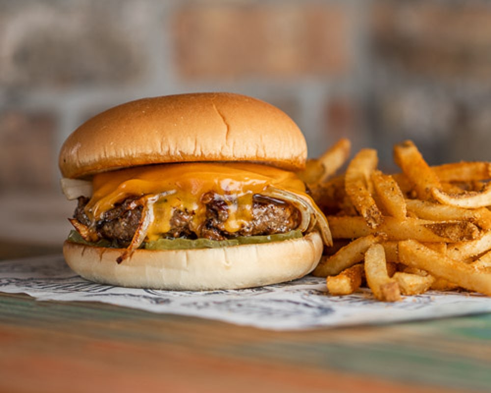 Order Hickory Cheddar Burger food online from Willie's Grill & Icehouse store, Jersey Village on bringmethat.com