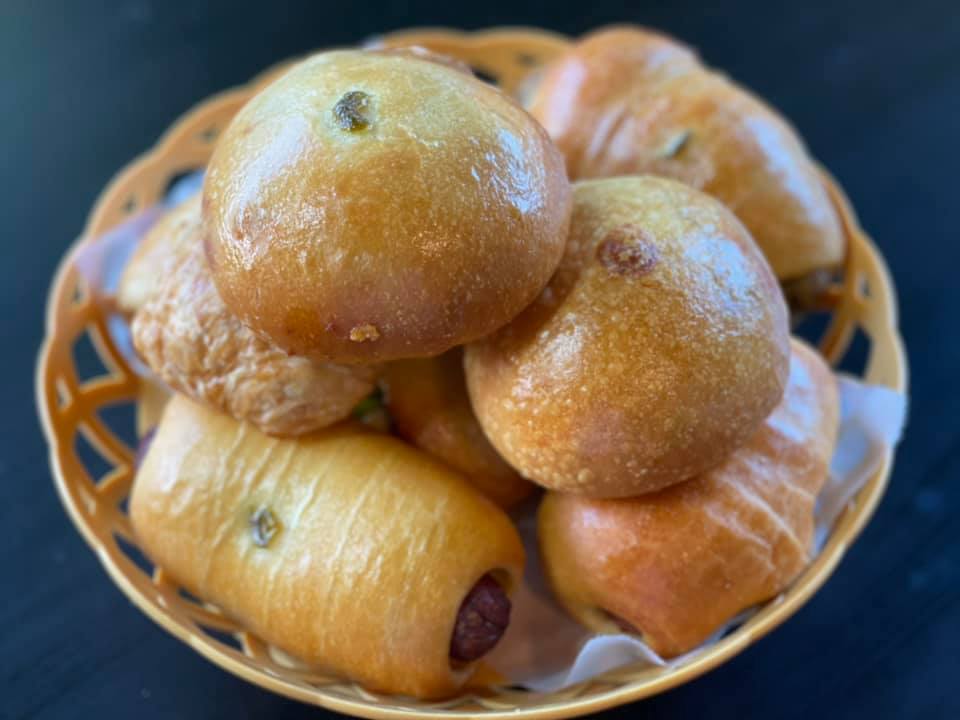 Order Spicy Brisket Kolaches food online from Dillon Donuts store, Santa Fe on bringmethat.com