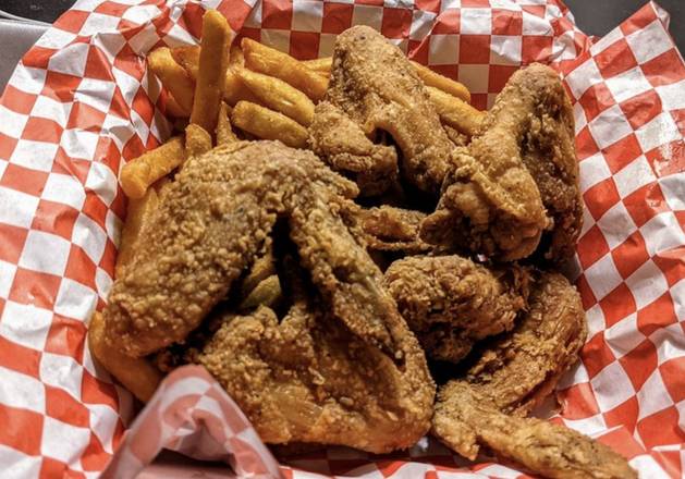 Order 6 Wings Dinner food online from Harold's Chicken Shack store, Chicago on bringmethat.com