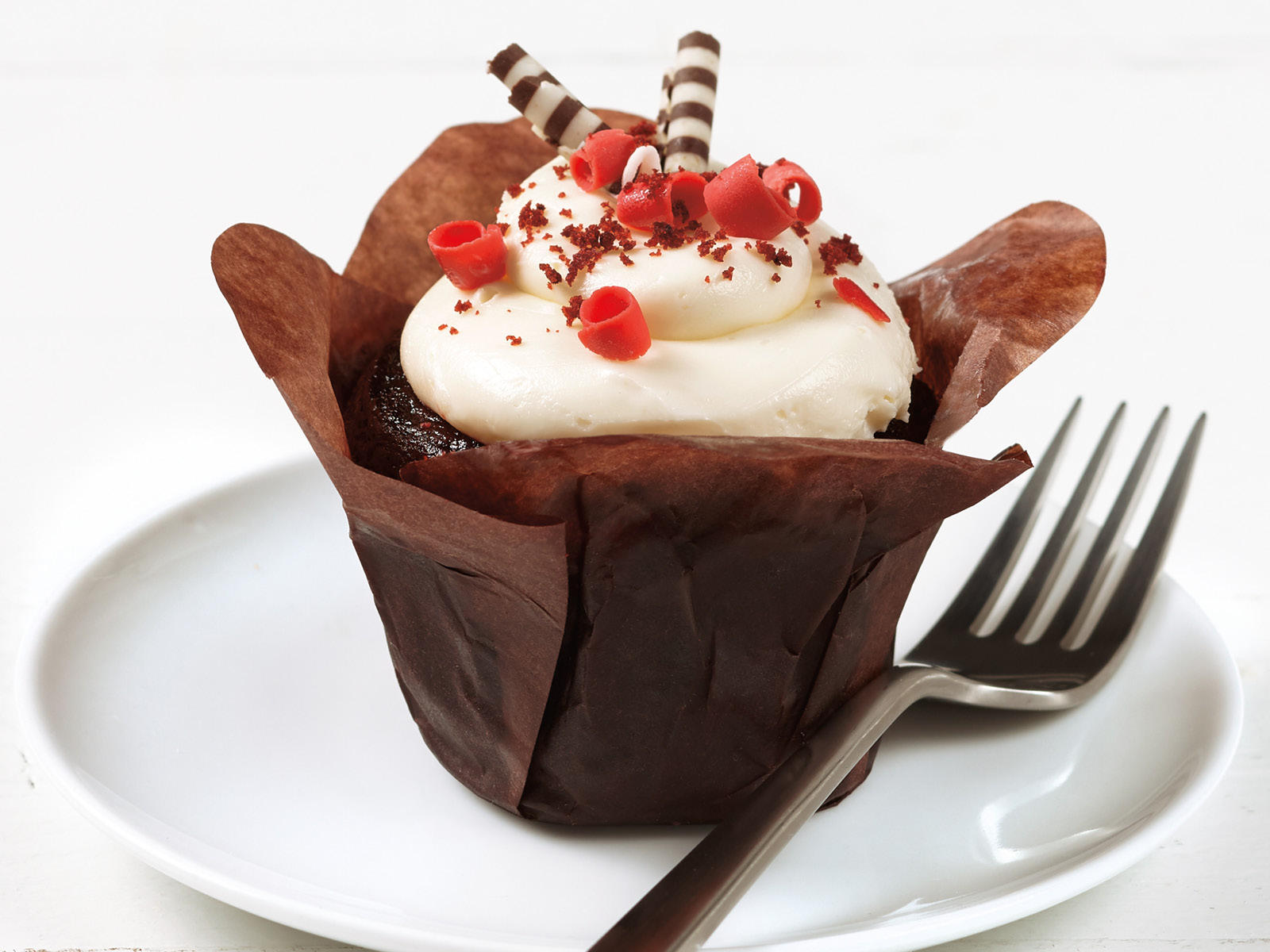 Order Red Velvet Cupcake food online from Hy-Vee Mealtime store, Des Moines on bringmethat.com