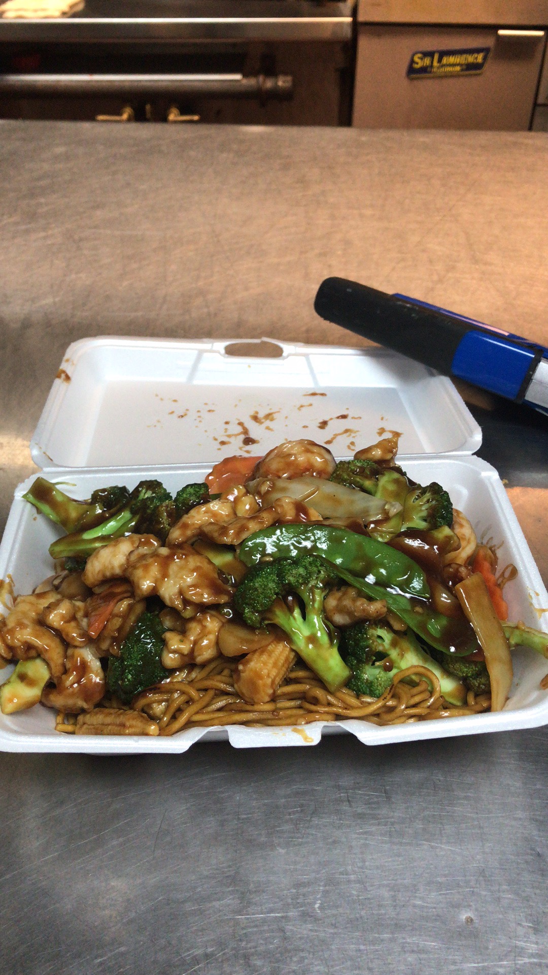 Order Chef's Special Lo Mein food online from Wai Wai House store, Providence on bringmethat.com