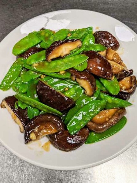 Order 90. Snow Peas with Mushrooms food online from Kirin Chinese Restaurant store, Mountain View on bringmethat.com