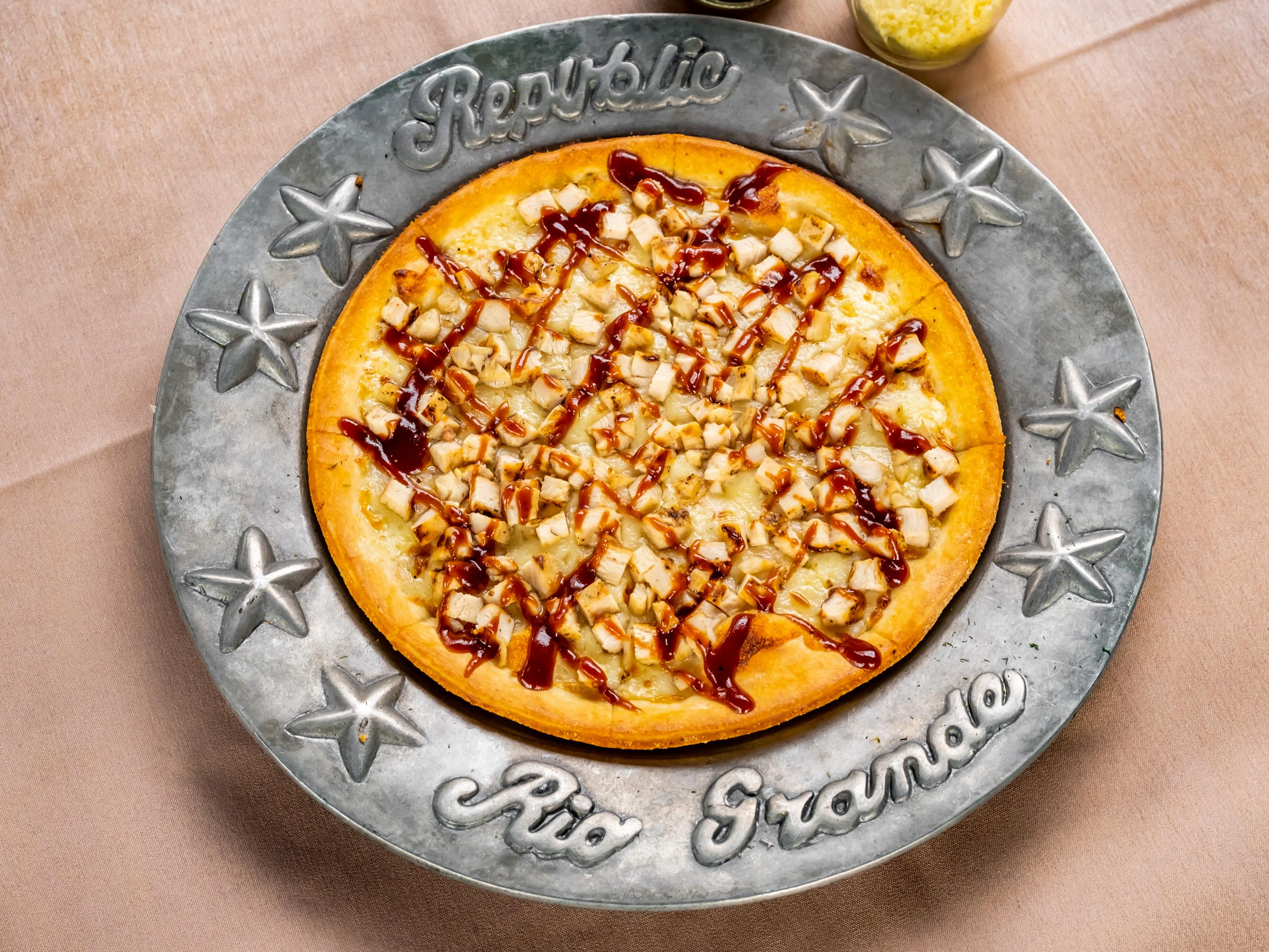 Order BBQ Chicken Pizza food online from The Republic Of The Rio Grande store, Mcallen on bringmethat.com