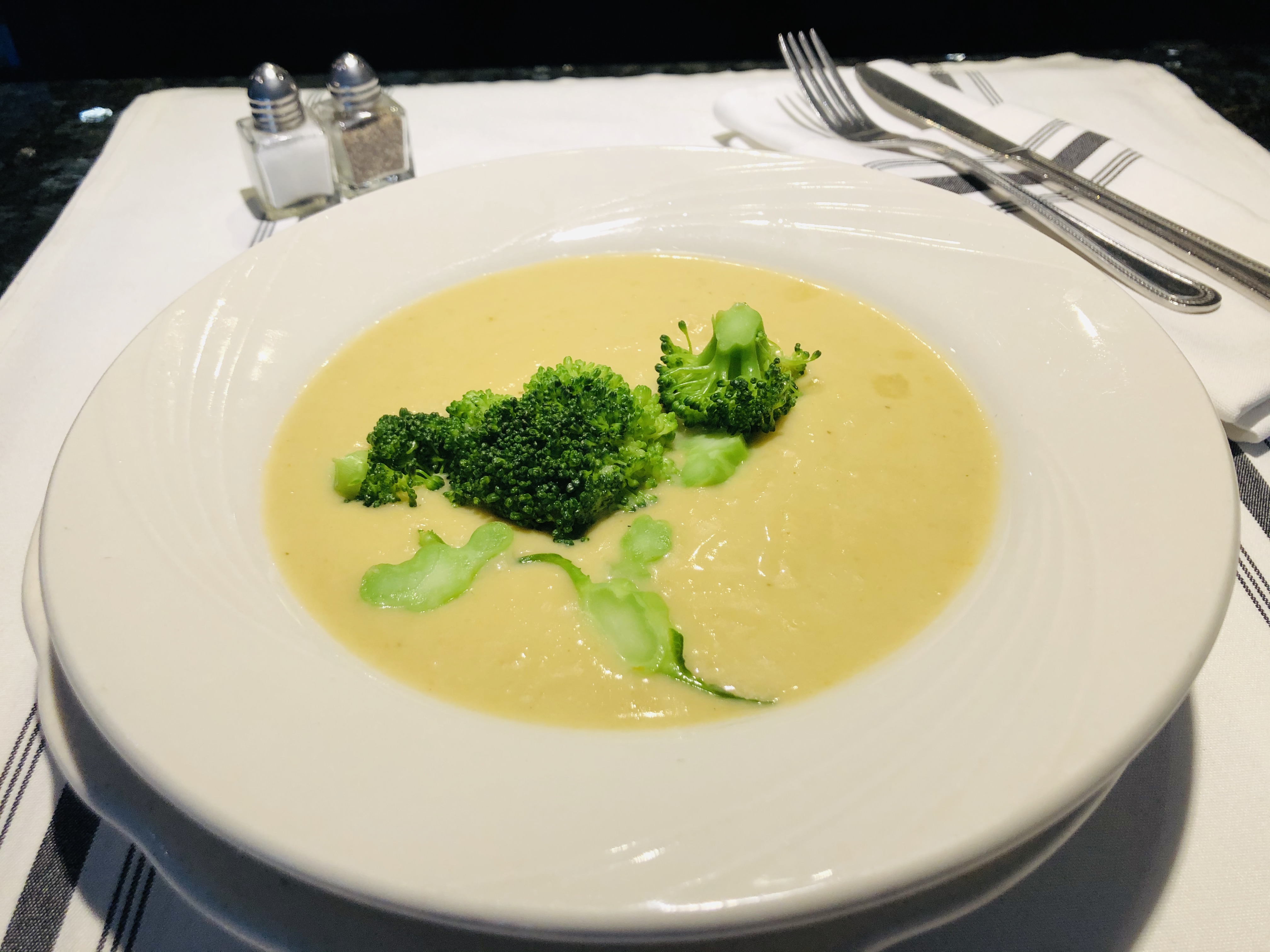 Order Broccoli soup food online from Michelangelo Ristorante store, Los Angeles on bringmethat.com