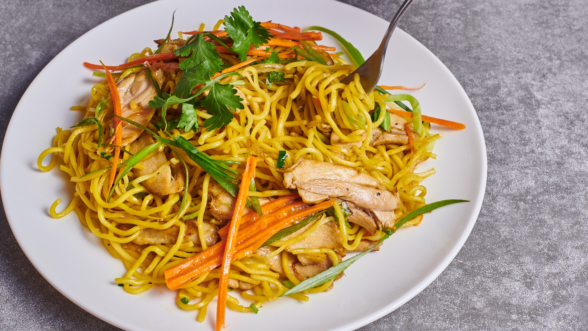 Order Chicken Chow Mein food online from Urban Momo store, San Francisco on bringmethat.com