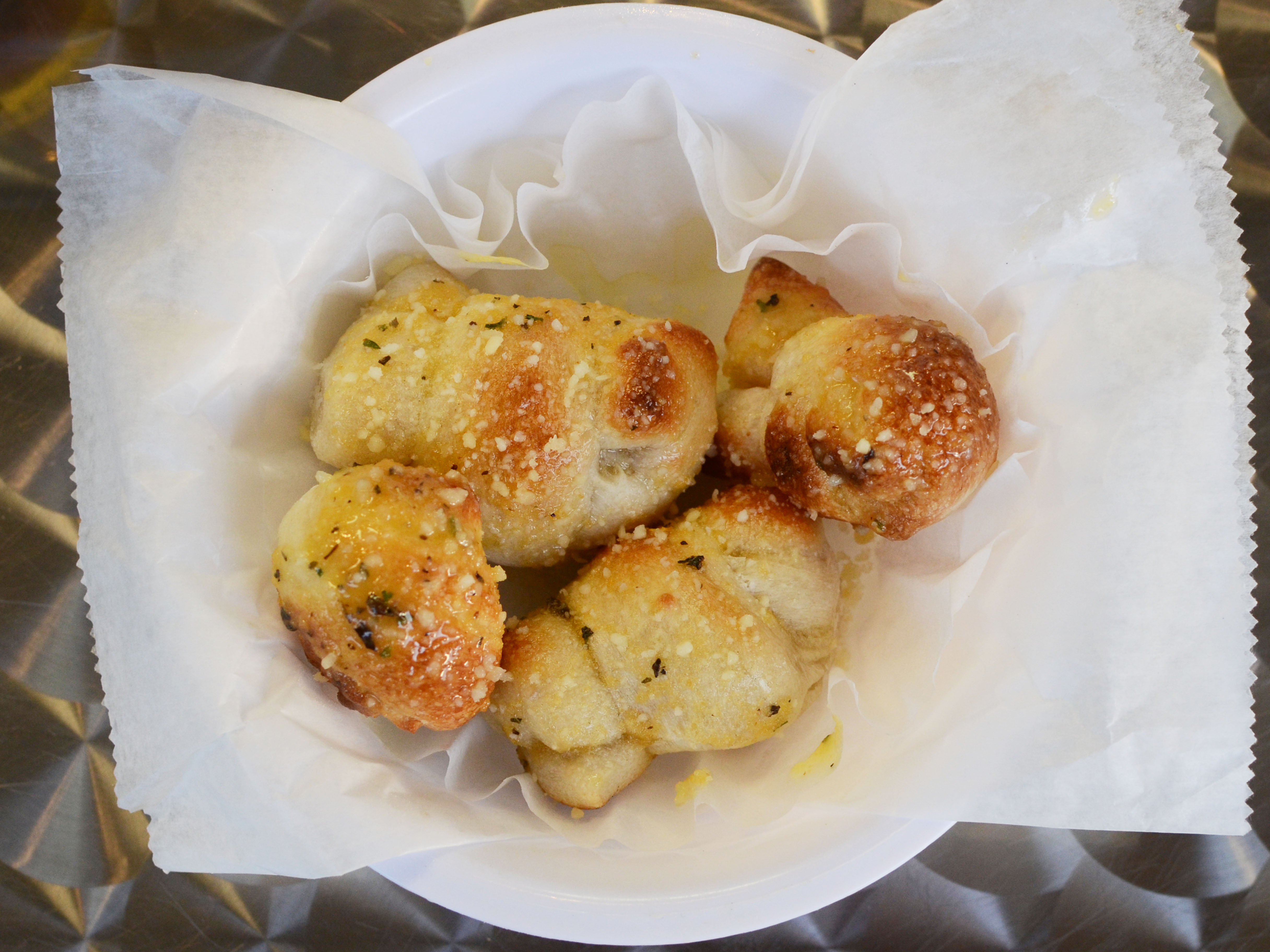 Order 5 Garlic Knots food online from Kings Pizza store, Orlando on bringmethat.com