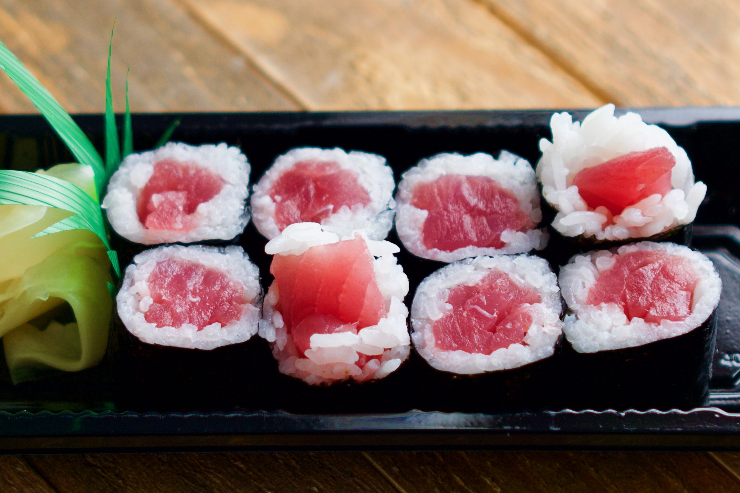 Order Tuna Roll food online from Khao Thai & Sushi store, Scottsdale on bringmethat.com