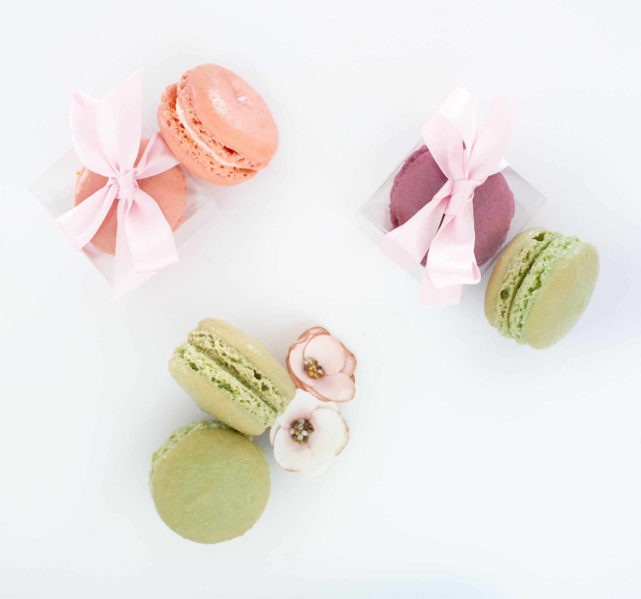 Order Clear Gift Box of Macarons Duo food online from Le Macaron French Pastries store, Huntsville on bringmethat.com