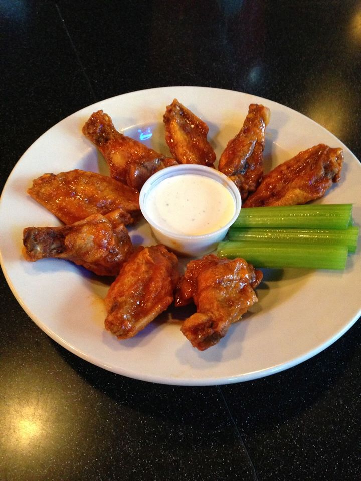 Order Chicken Wings food online from Jj Twig Pizza & Pub store, St. Louis on bringmethat.com