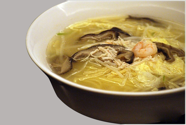 Order N13. Thin Noodle with Chicken & Seafood Soup 기스면 food online from Hyo dong gak store, New York on bringmethat.com
