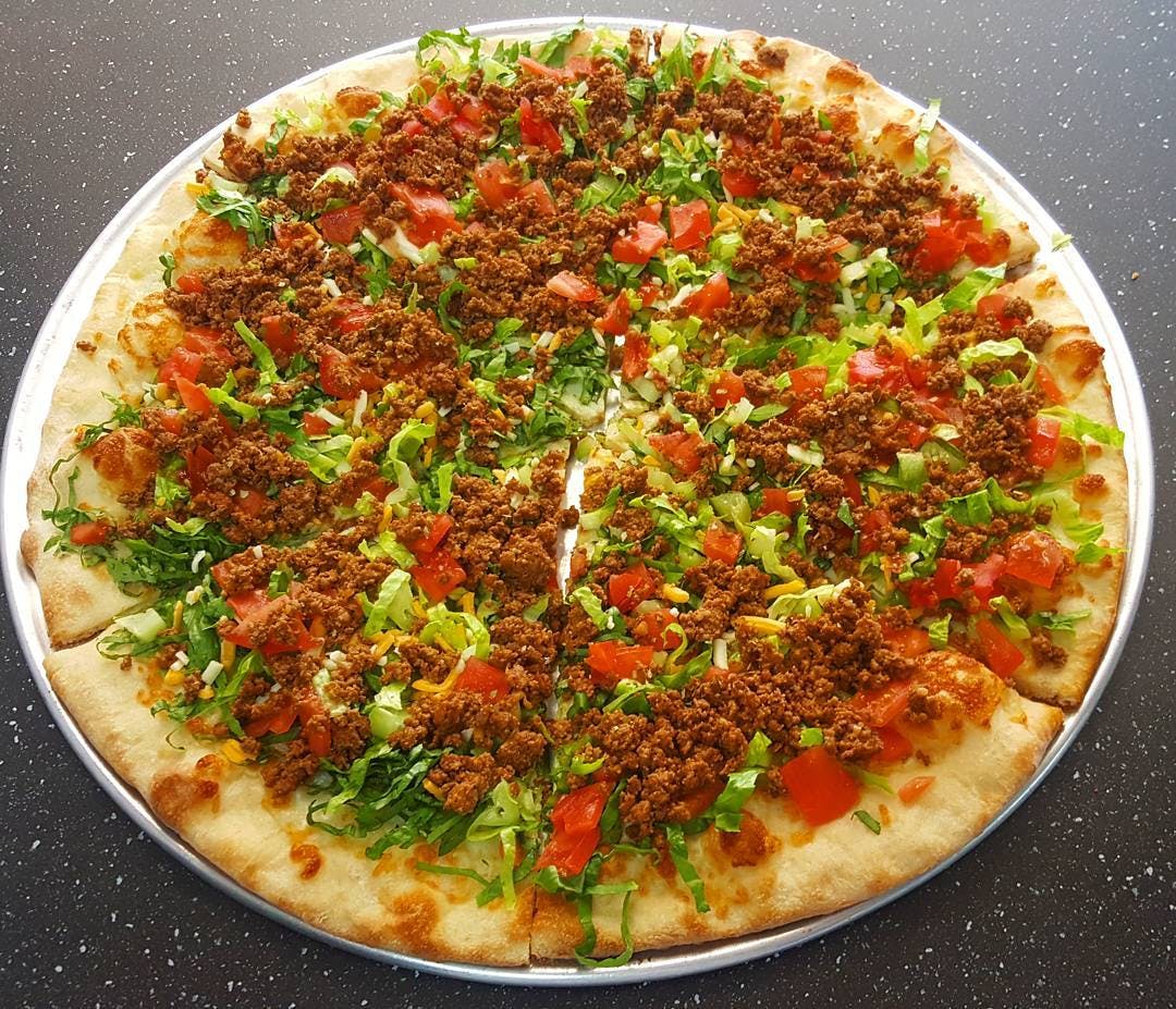 Order Taco Salad Pizza - Personal 10'' food online from Pizzería De Leonardo store, Leonardo on bringmethat.com