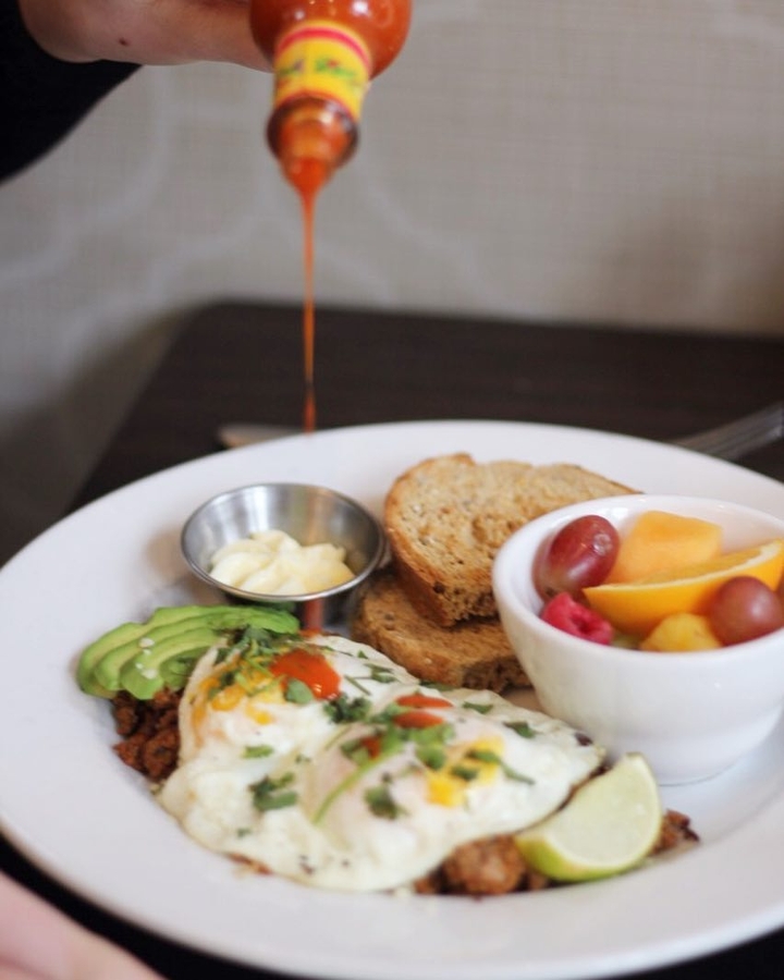 Order Chorizo & Eggs food online from Kanela Breakfast Club  store, Chicago on bringmethat.com